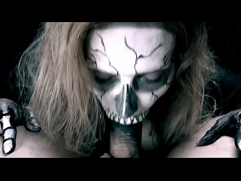 ❤️ Dämonenmädchen lutscht Schwanz mit ihrem schwarzen Mund und schluckt Sperma. ☑ Russian porn bei de.nudexxx.ru ❌